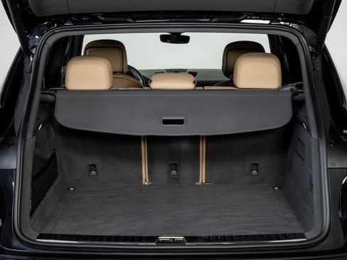 Certified 2022 Porsche Cayenne Platinum Edition w/ Premium Package Plus image 31