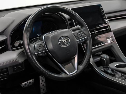Used 2019 Toyota Avalon XSE image 16