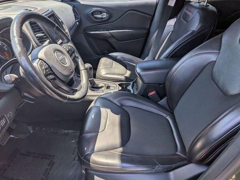 Used 2019 Jeep Cherokee Trailhawk w/ Comfort/Convenience Group AWD/4WD image 12