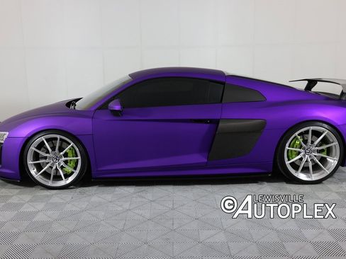 Used 2017 Audi R8 V10 w/ Carbon Exterior Package image 16