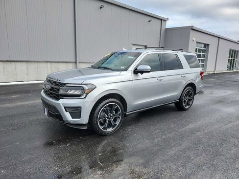 Used 2023 Ford Expedition Limited image 1