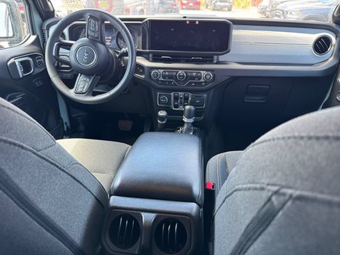 Used 2024 Jeep Wrangler Unlimited AWD/4WD image 7