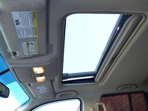 Used 2012 Nissan Frontier SL w/ Moonroof Pkg AWD/4WD image 26