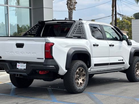 Certified 2025 Toyota Tacoma Trailhunter image 5