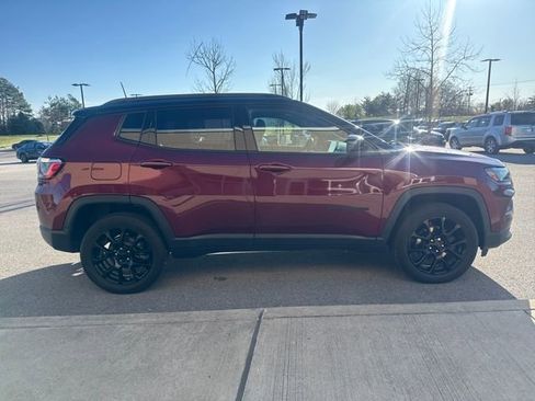 Used 2022 Jeep Compass Latitude AWD/4WD image 5