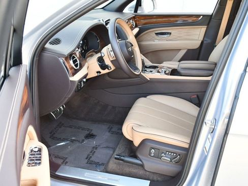 Used 2023 Bentley Bentayga Extended Wheelbase AWD/4WD image 47