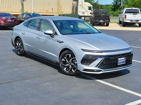 Used 2025 Hyundai Sonata SEL FWD image 31