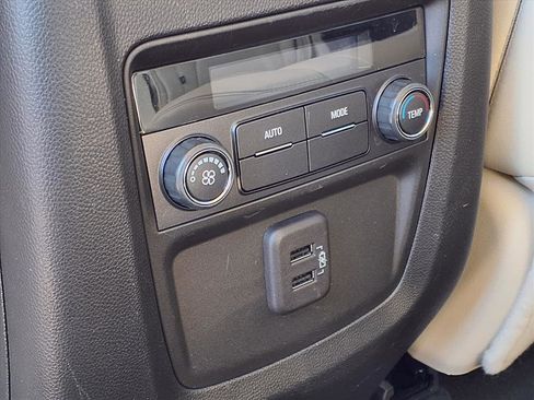 Used 2023 Buick Enclave Essence image 14