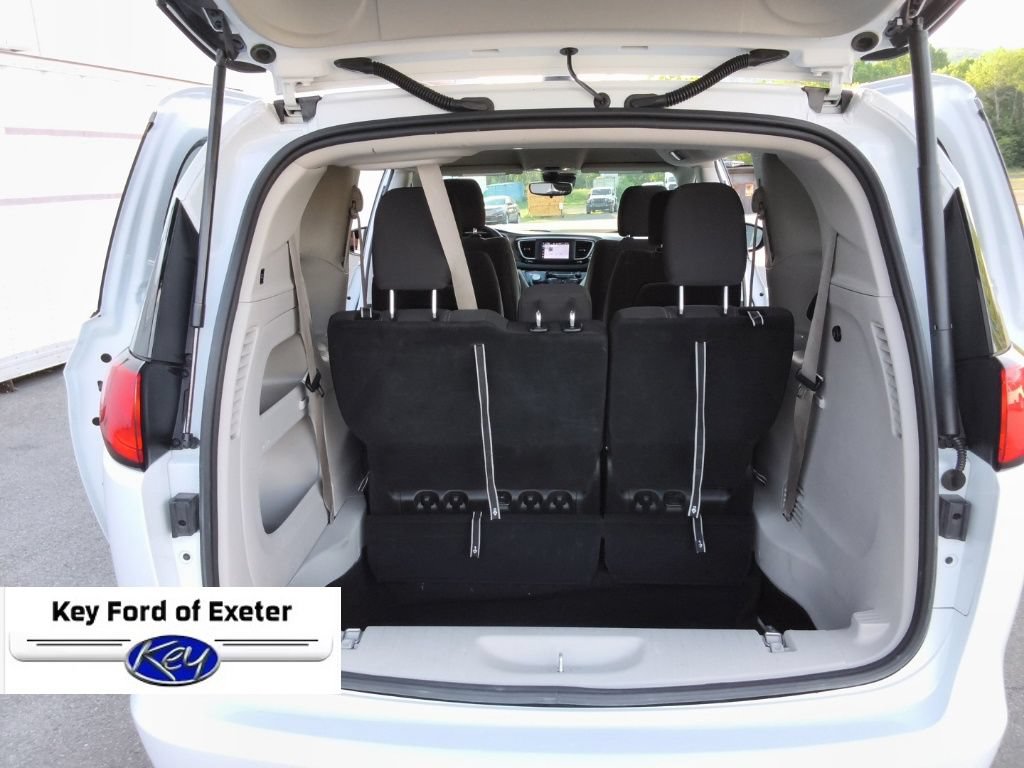 Used 2023 Chrysler Voyager LX FWD image 14