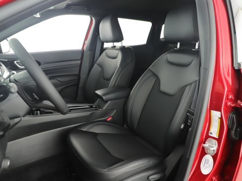 New 2026 Jeep Compass Latitude image 9