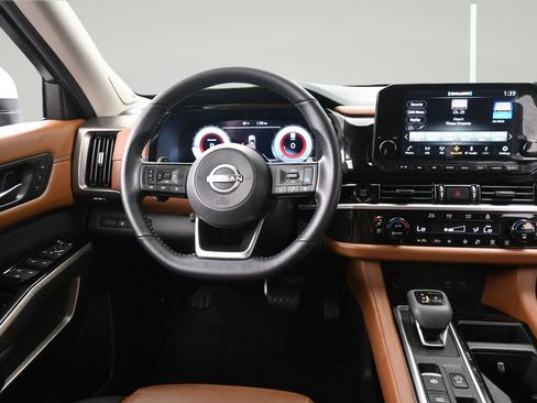 Certified 2025 Nissan Pathfinder Platinum w/ Cargo Package FWD image 12