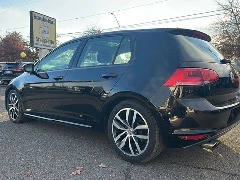 Used 2017 Volkswagen Golf SE image 4