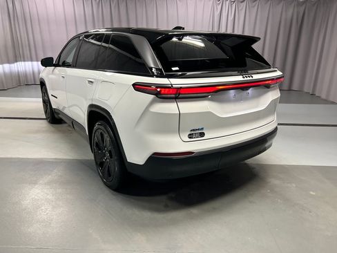 Used 2024 Jeep Wagoneer Launch Edition image 5