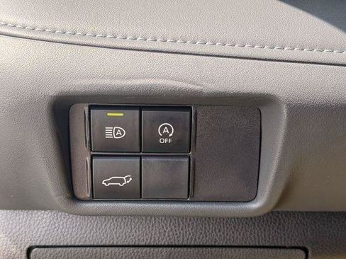 Certified 2025 Toyota Highlander LE FWD image 18