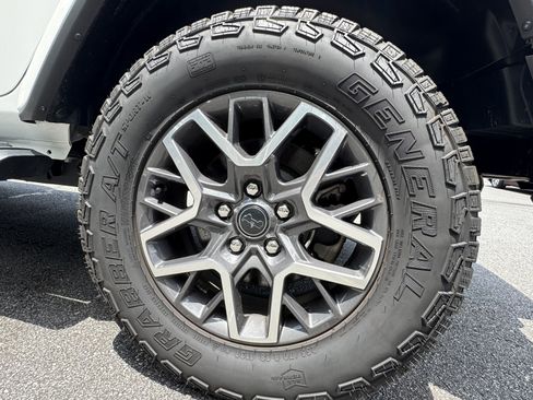 Used 2025 Jeep Wrangler Unlimited Sahara AWD/4WD image 21