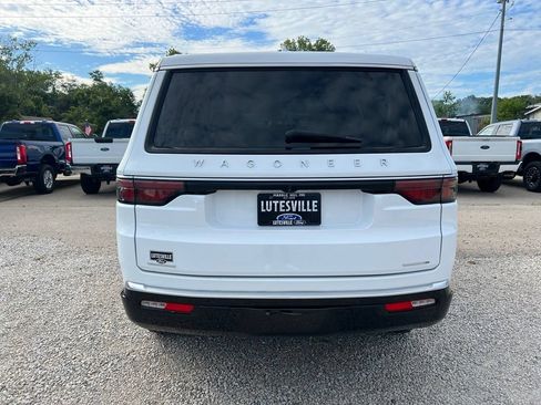 Used 2023 Jeep Wagoneer Series III w/ Preferred Equipment Group AWD/4WD image 7