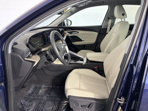 Used 2025 Audi Q5 Premium Plus w/ Premium Plus AWD/4WD image 6