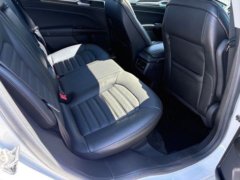 Used 2016 Ford Fusion SE w/ Equipment Group 202A FWD image 12