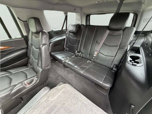 Used 2017 Cadillac Escalade ESV Luxury image 26