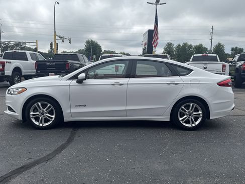 Used 2018 Ford Fusion SE image 4