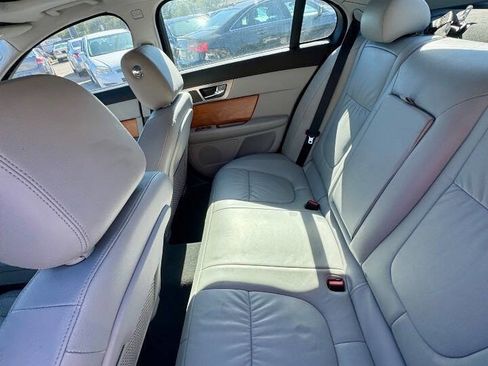 Used 2010 Jaguar XF Luxury image 21