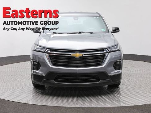 Used 2023 Chevrolet Traverse LS FWD image 2