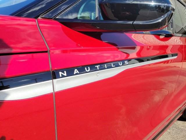 Certified 2025 Lincoln Nautilus Reserve AWD/4WD image 18