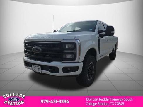Used 2024 Ford F250 Lariat w/ Lariat Ultimate Package AWD/4WD image 3