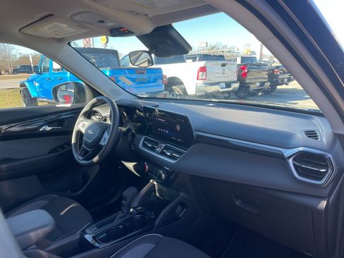 Used 2025 Chevrolet TrailBlazer LT image 18