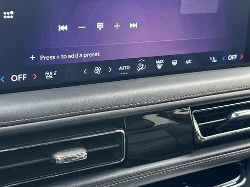 Used 2025 Lincoln Aviator Reserve w/ Luxury Package image 20