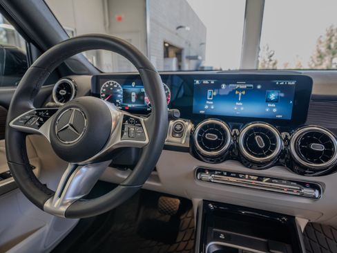 Certified 2026 Mercedes-Benz GLB 250 4MATIC image 19