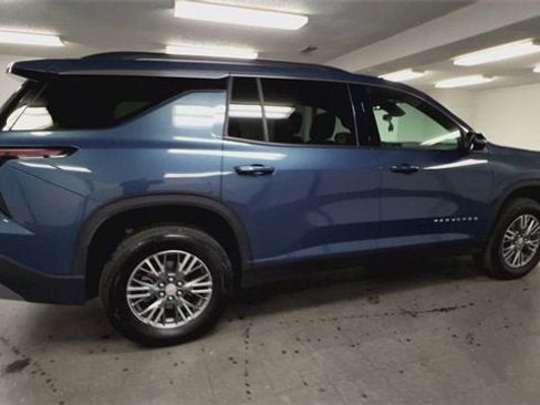 Certified 2025 Chevrolet Traverse LT image 9