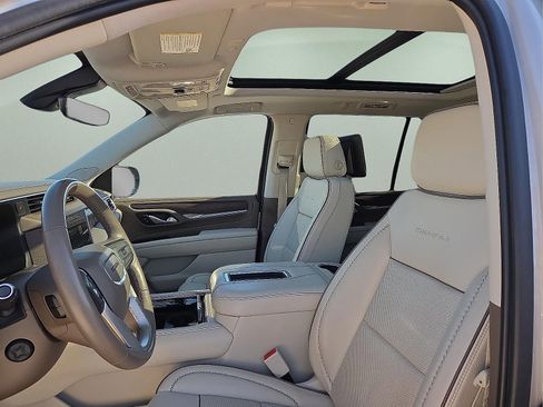 Used 2021 GMC Yukon Denali w/ Advanced Technology Package image 13