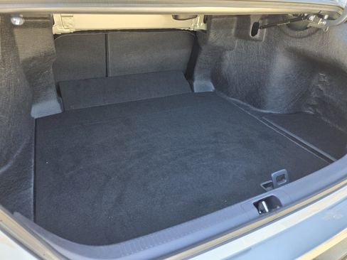 Used 2025 Toyota Camry SE w/ Convenience Package image 12