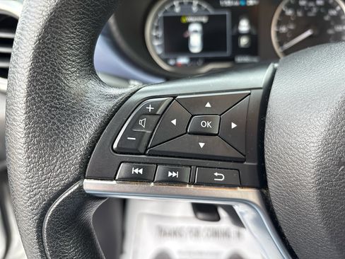 Used 2023 Nissan Versa SV image 18