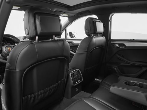 Certified 2026 Porsche Macan image 45