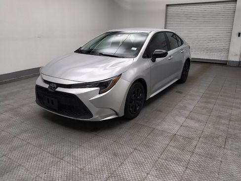 Used 2021 Toyota Corolla LE image 2