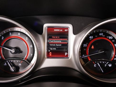 Used 2020 Dodge Journey SE w/ SE Popular Equipment Group image 4