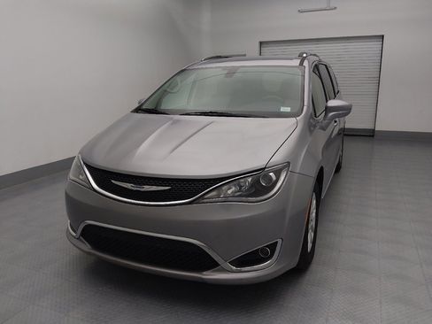 Used 2020 Chrysler Pacifica Touring-L image 15
