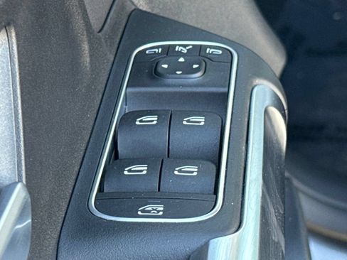 Used 2023 Mercedes-Benz GLB 250 image 19