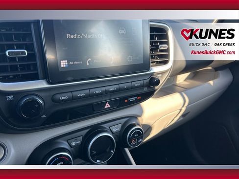 Used 2025 Hyundai Venue SEL image 14