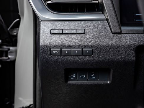 Used 2024 Lexus GX 550 w/ Accessory Package (Z1) AWD/4WD image 22
