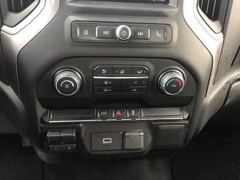 Used 2020 Chevrolet Silverado 1500 Custom w/ Custom Value Package AWD/4WD image 22