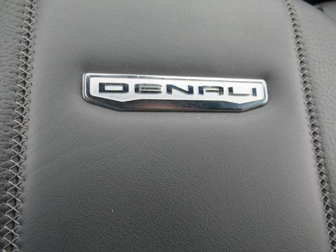 Used 2025 GMC Yukon XL Denali AWD/4WD image 25
