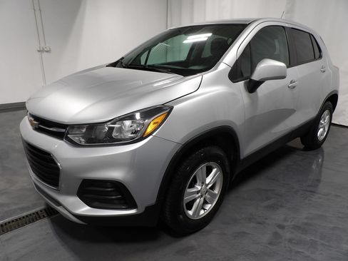 Used 2020 Chevrolet Trax LS w/ Tint and Cruise Package AWD/4WD image 4