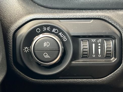 Used 2020 Jeep Gladiator Overland AWD/4WD image 30