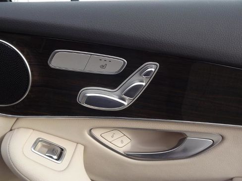 Used 2018 Mercedes-Benz GLC 300 4MATIC image 33