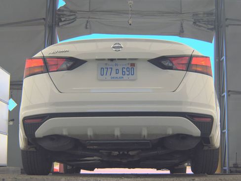 Used 2022 Nissan Altima 2.5 S FWD image 11