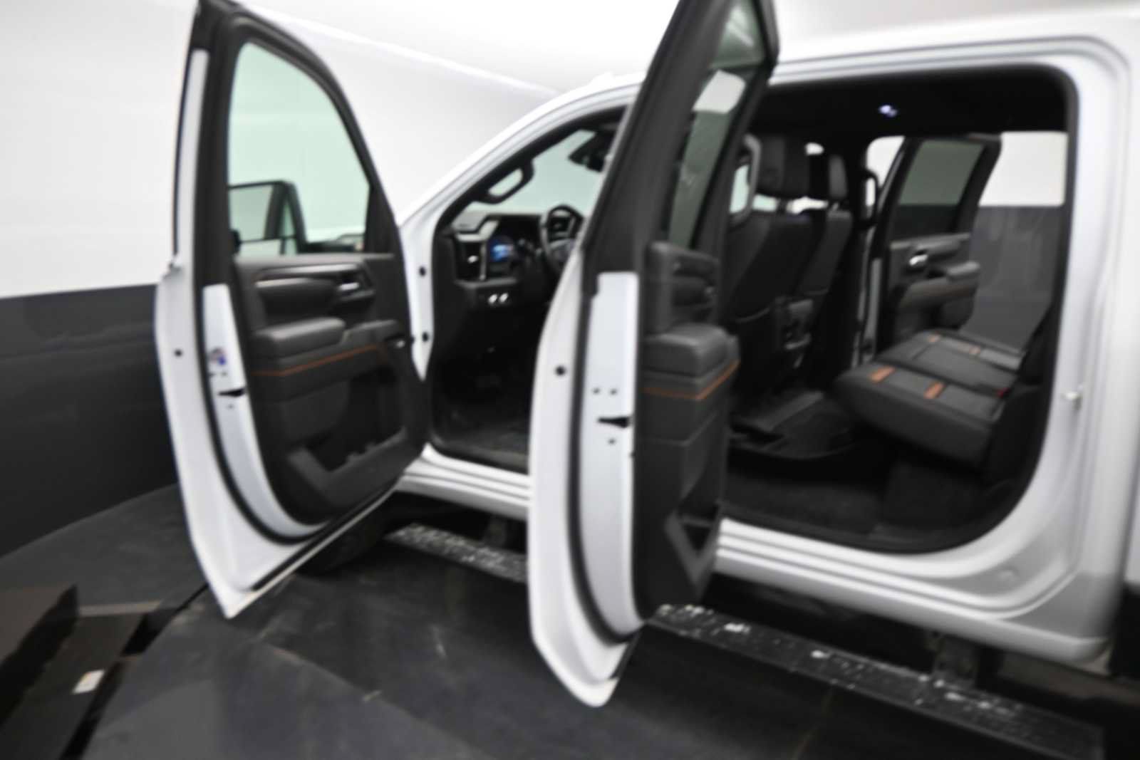 Used 2024 GMC Sierra 2500 AT4 w/ AT4 Premium Plus Package AWD/4WD image 67