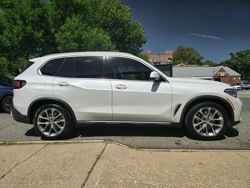 Used 2022 BMW X5 xDrive40i AWD/4WD image 6